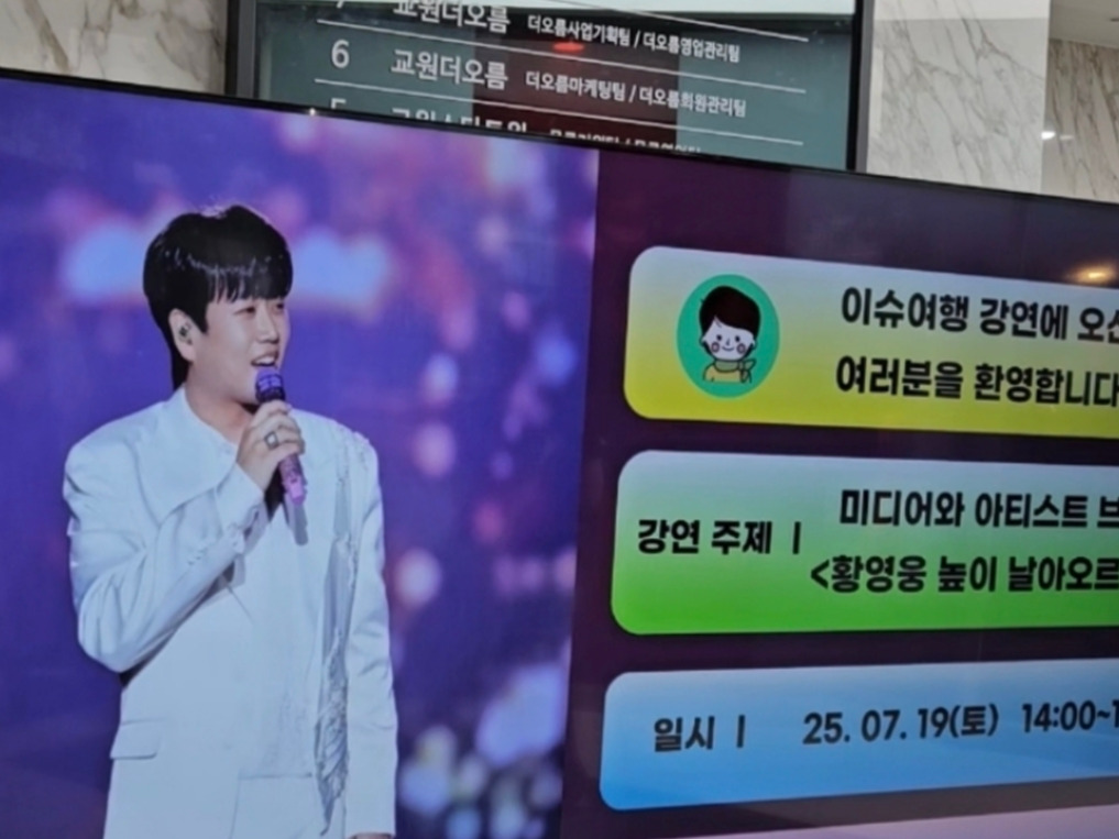 강연장 1층 로비.jpg