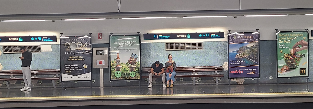 리스본 메트로역.jpg