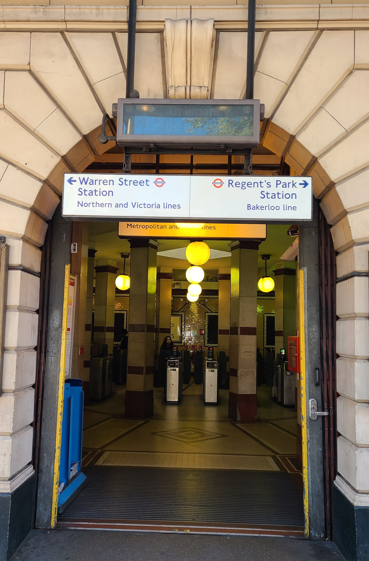 런던 지하철역 .jpg