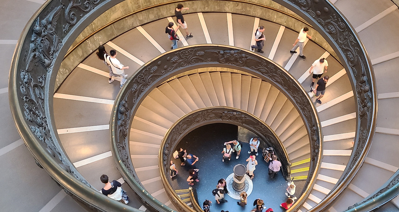 박물관 계단.jpg