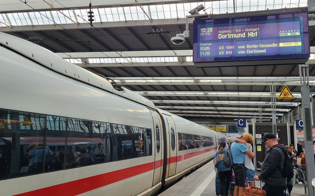 뒤셀도르프행 열차.jpg