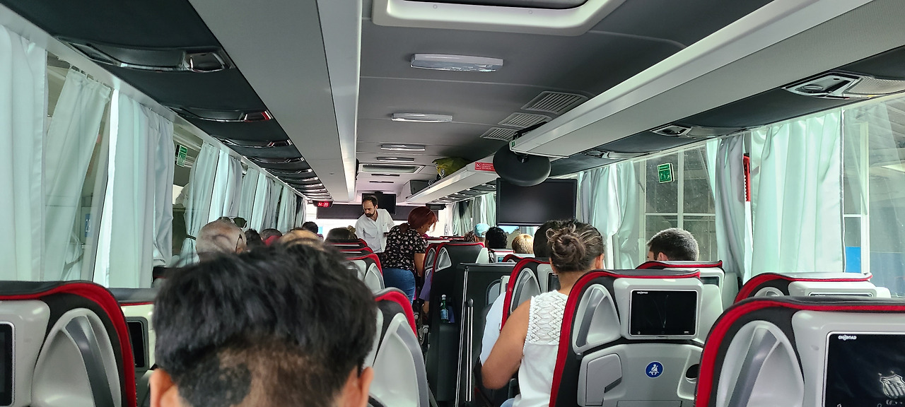 리스본행 버스안.jpg