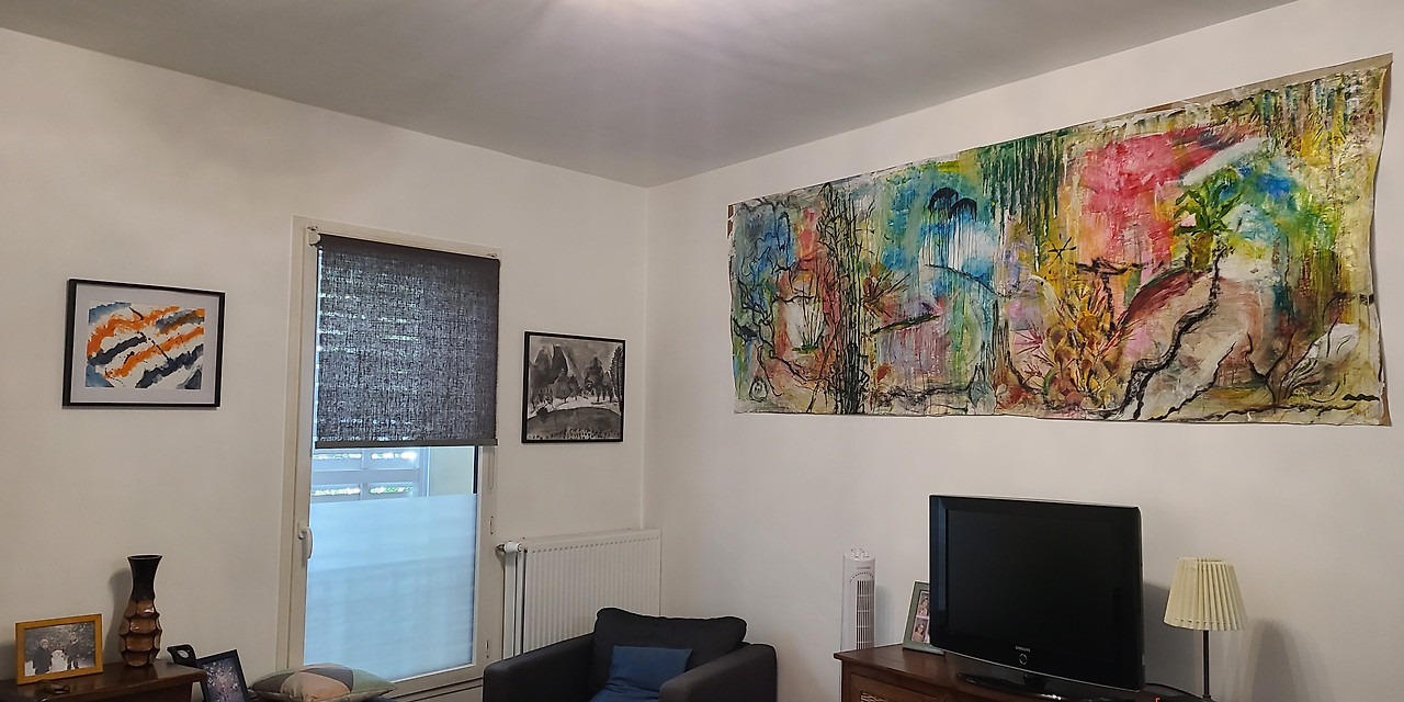 파리숙소 거실.jpg