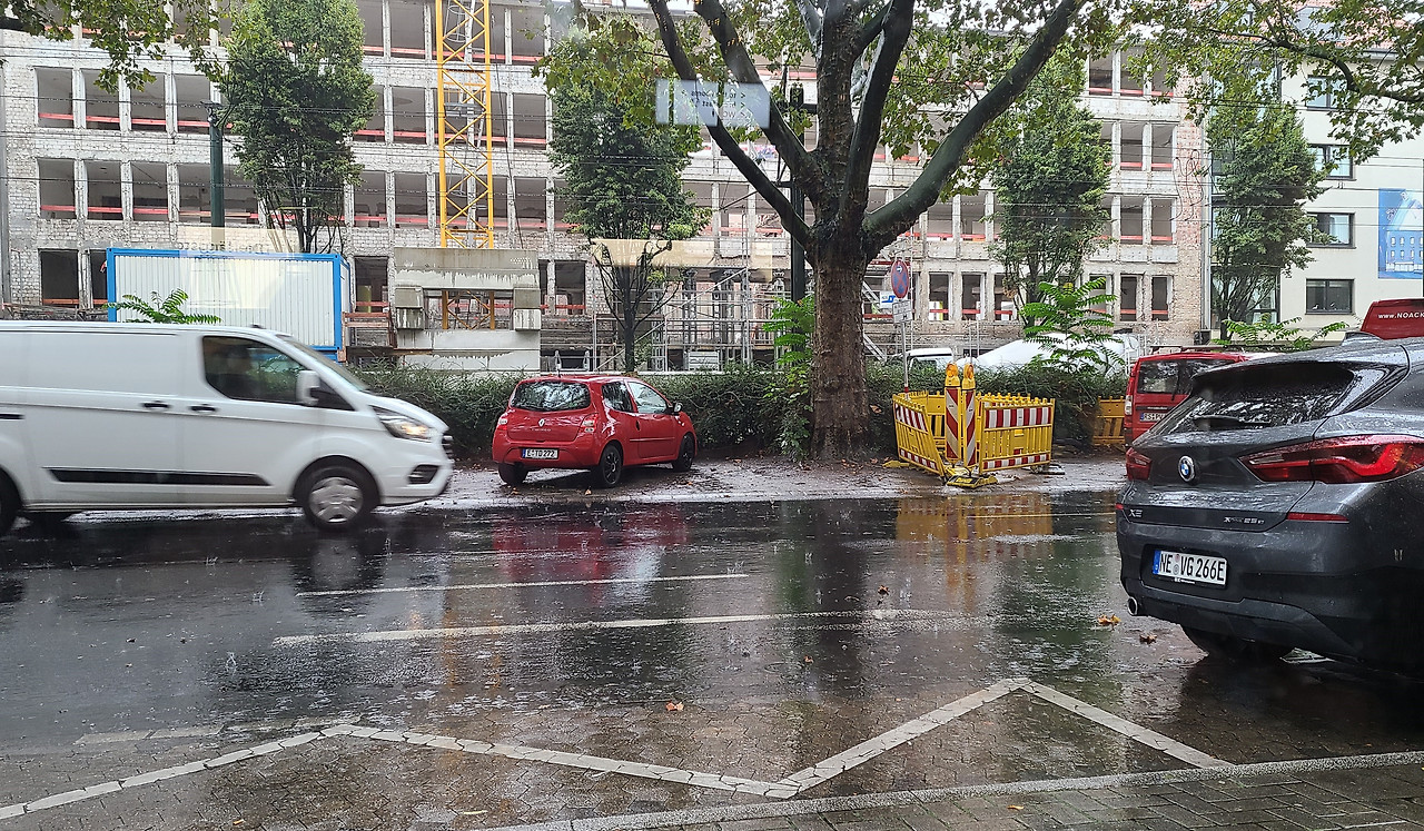 비내리는 뒤셀도르프 거리.jpg