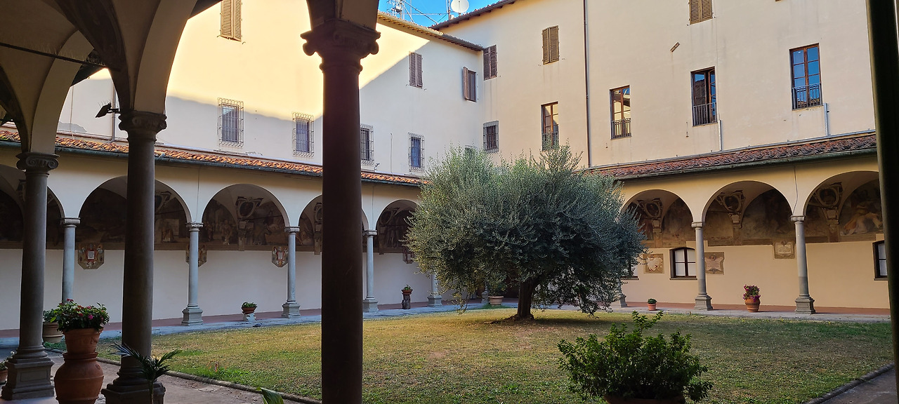 수녀원 정원.jpg