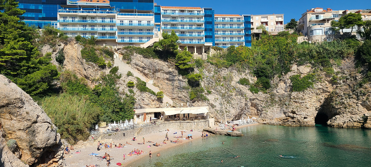 숙소근처 해변.jpg