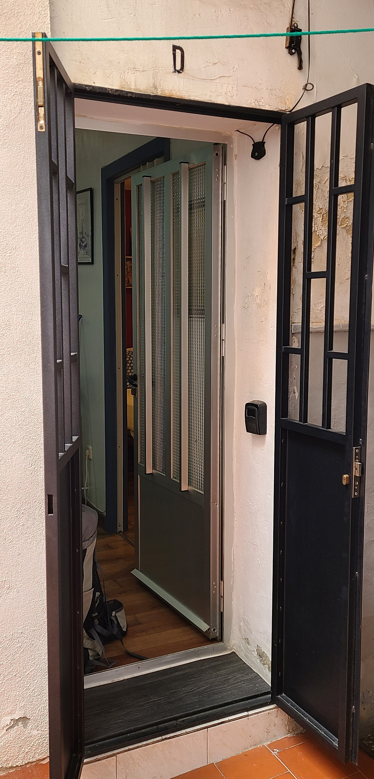 마드리드 숙소 문.jpg