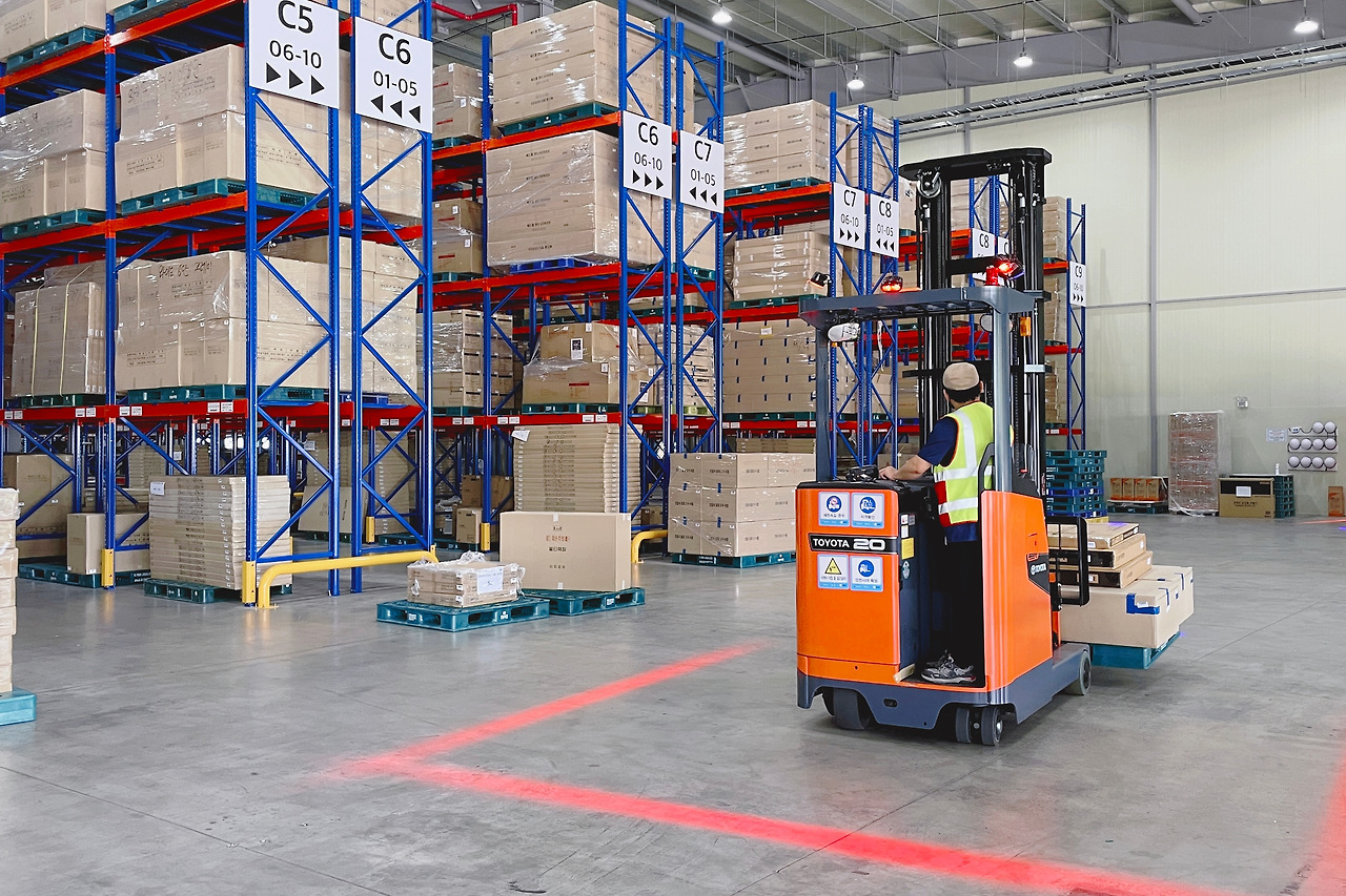 오늘의 집 물류2.jpg