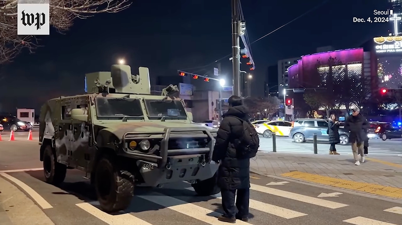 장갑차 시민.jpg