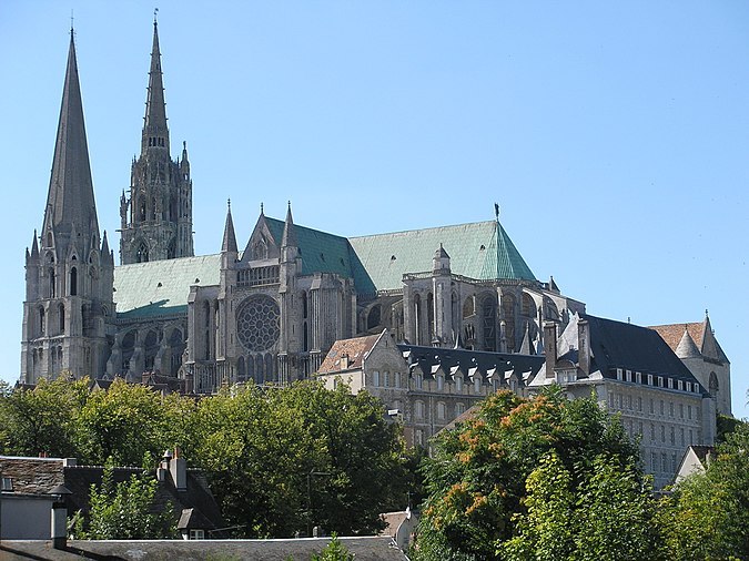 675px-Chartres_cathedral.jpg