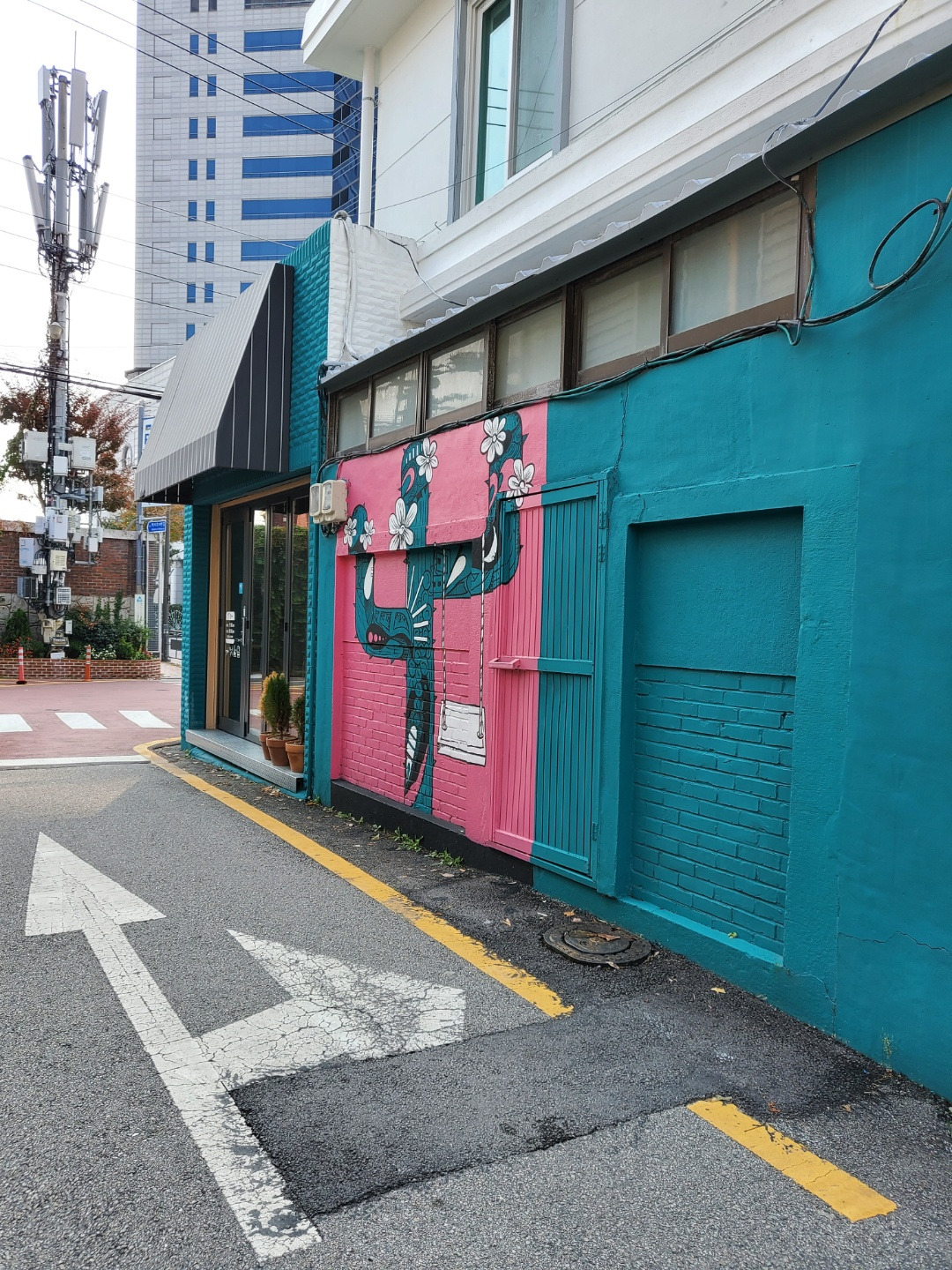 화살표 벽면.jpg