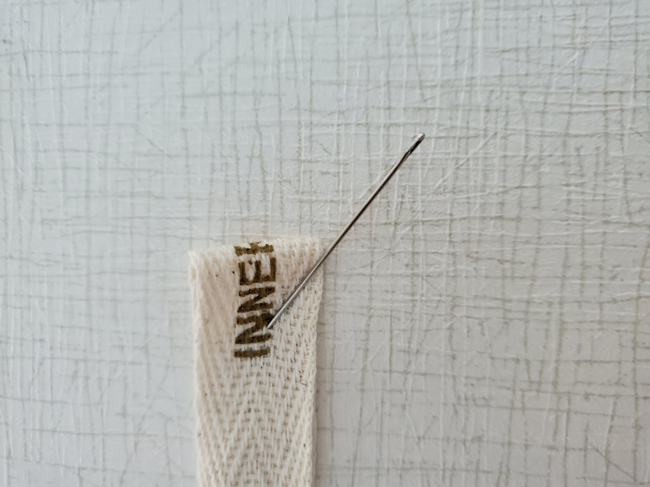 핀으로 고정.jpg