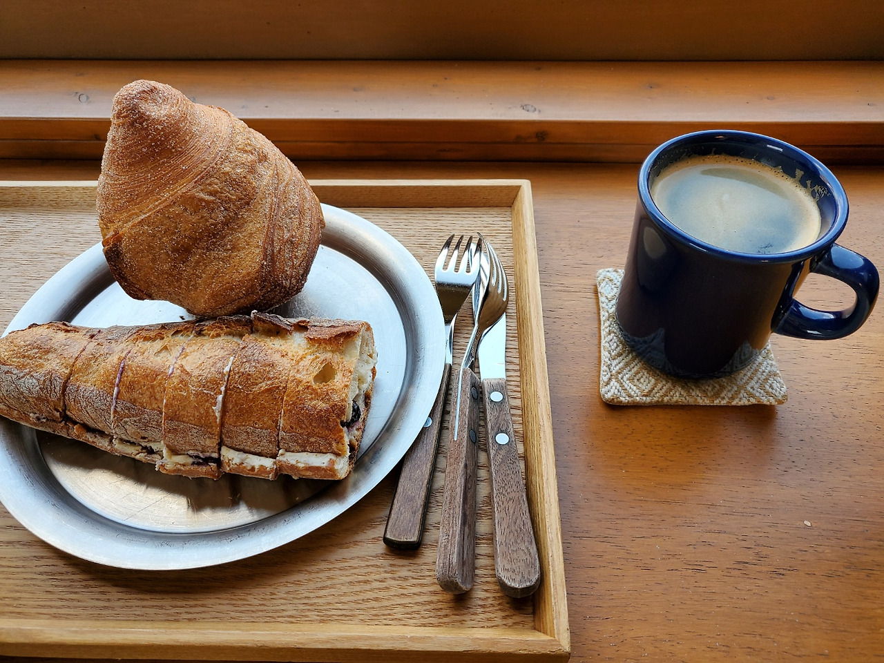 브런치(빵과ㅏ 커피).jpg