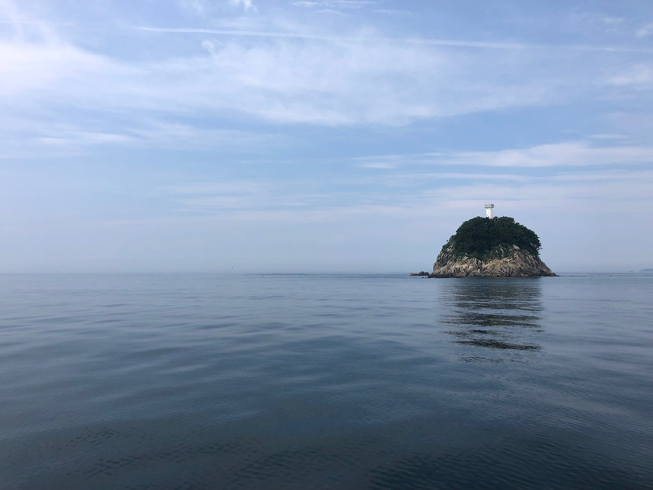 외딴바위섬.jpg