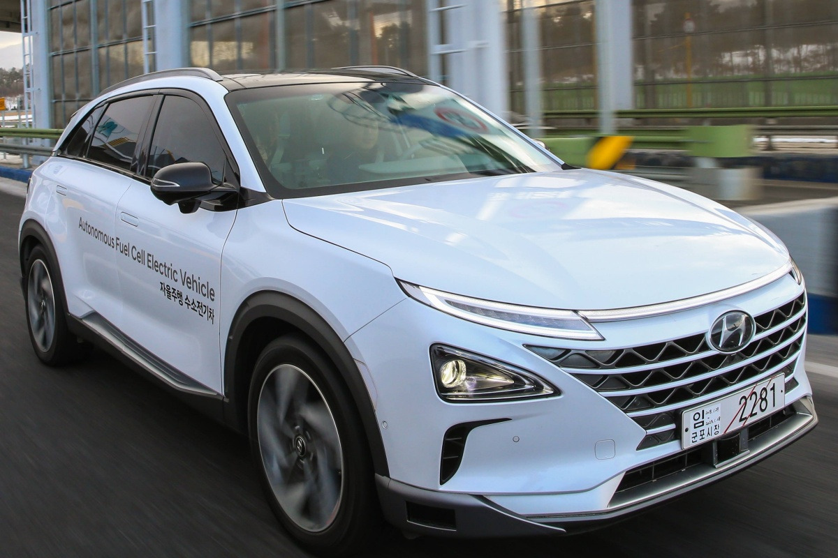 NEXO Autonomous Fuel Cell Electric Vehicle Showcase (2).jpg