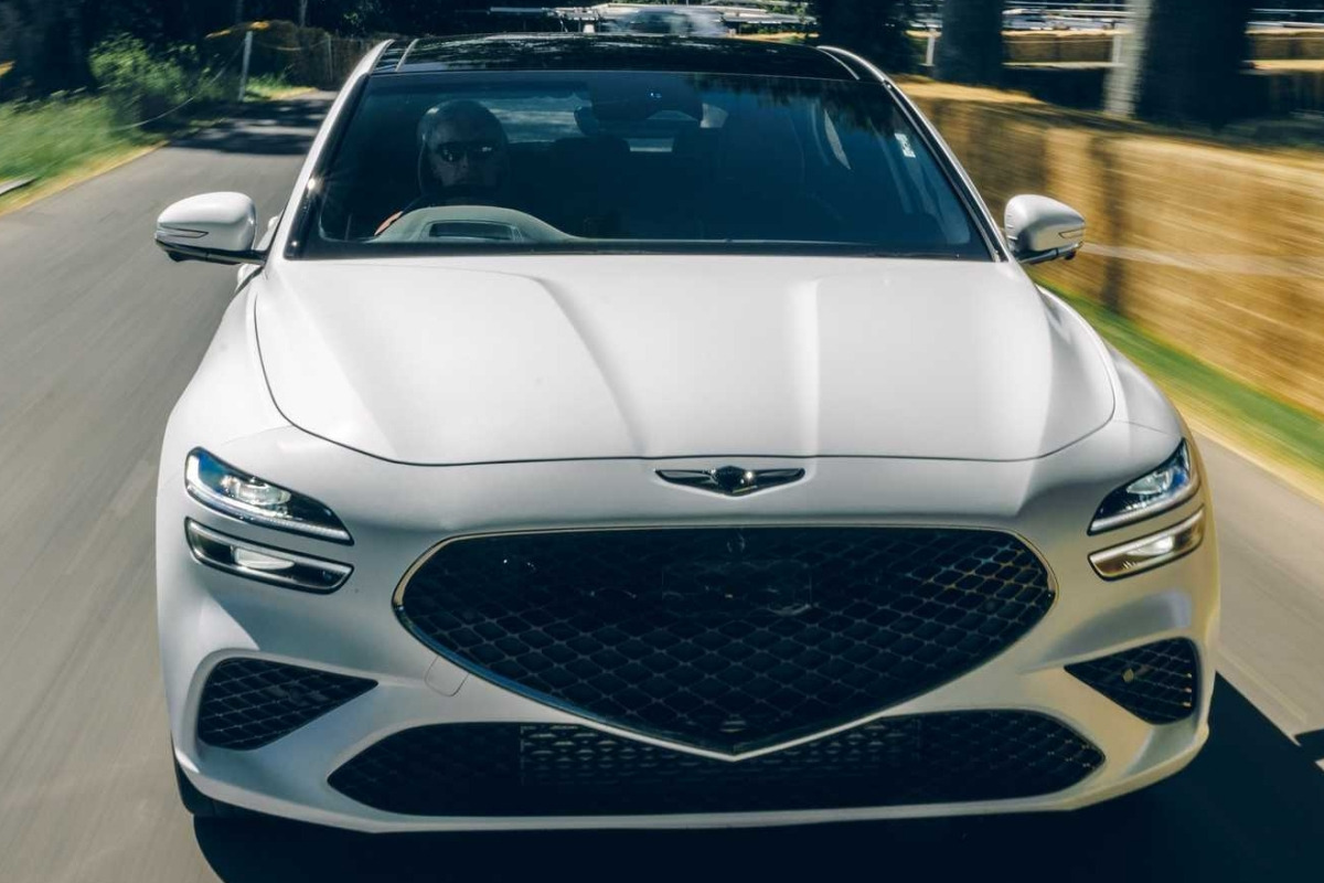 2022-genesis-g70-shooting-brake-front-view-teaser.jpg