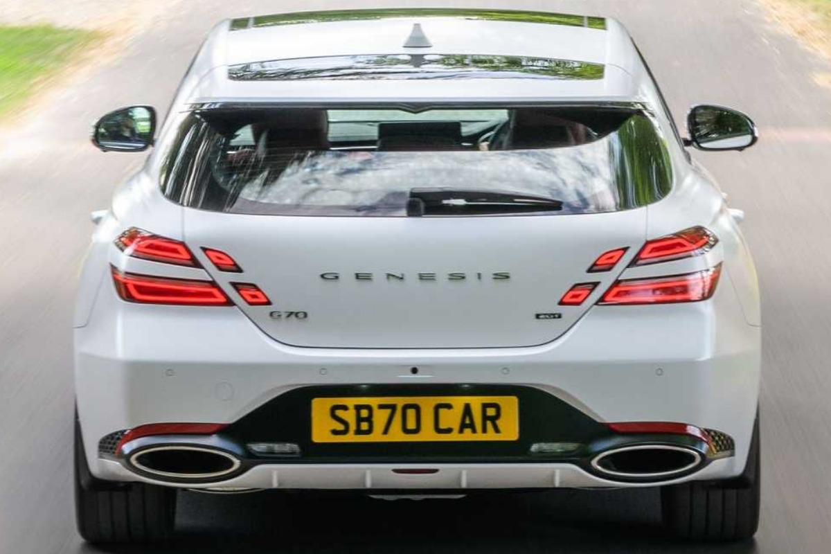 2022-genesis-g70-shooting-brake-rear-view-teaser_2.jpg