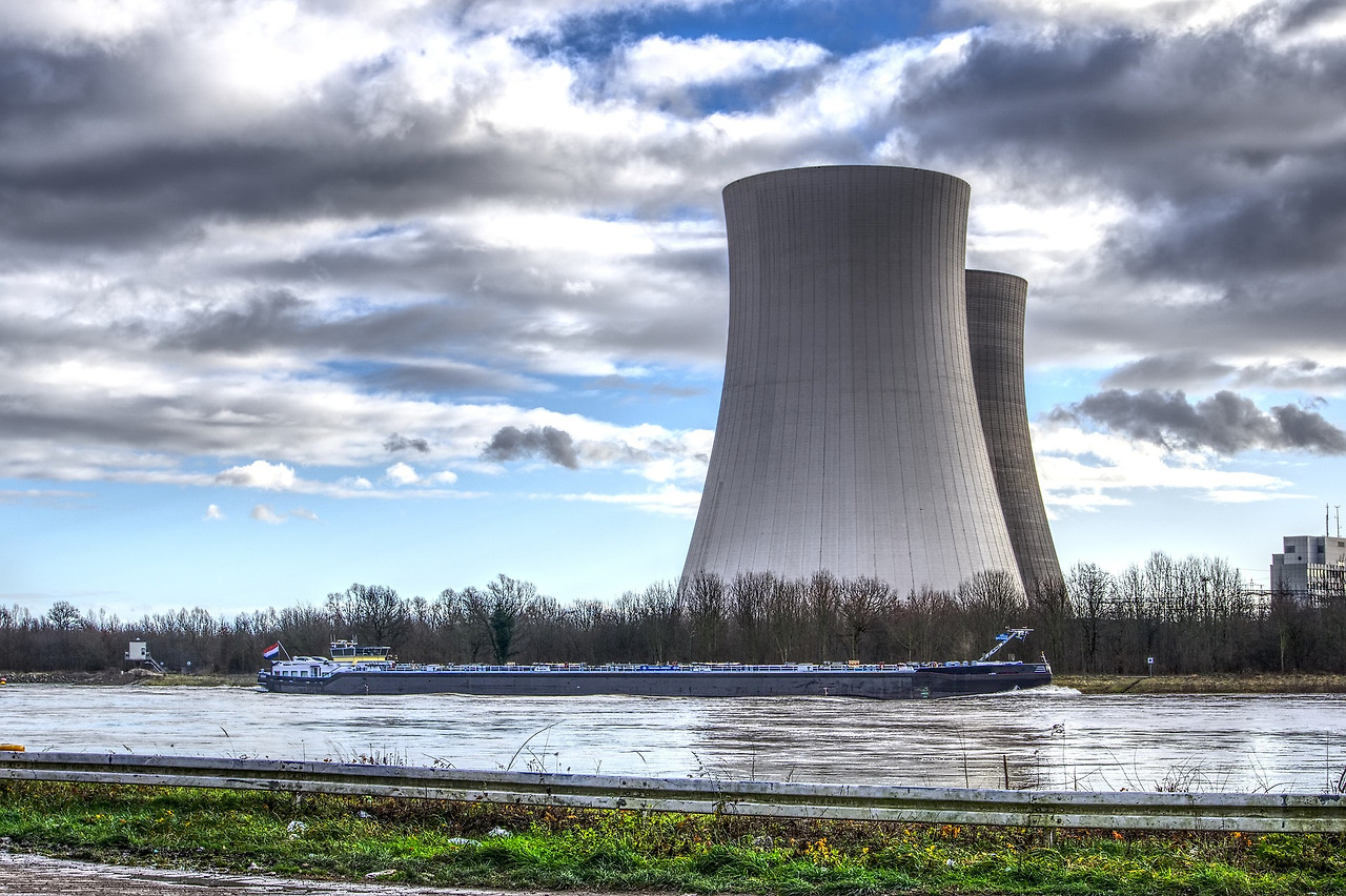 nuclear-power-g4937b6e35_1920.jpg