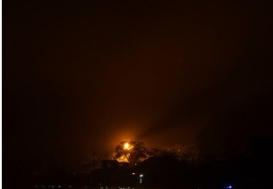 어둠 속 불빛.jpg