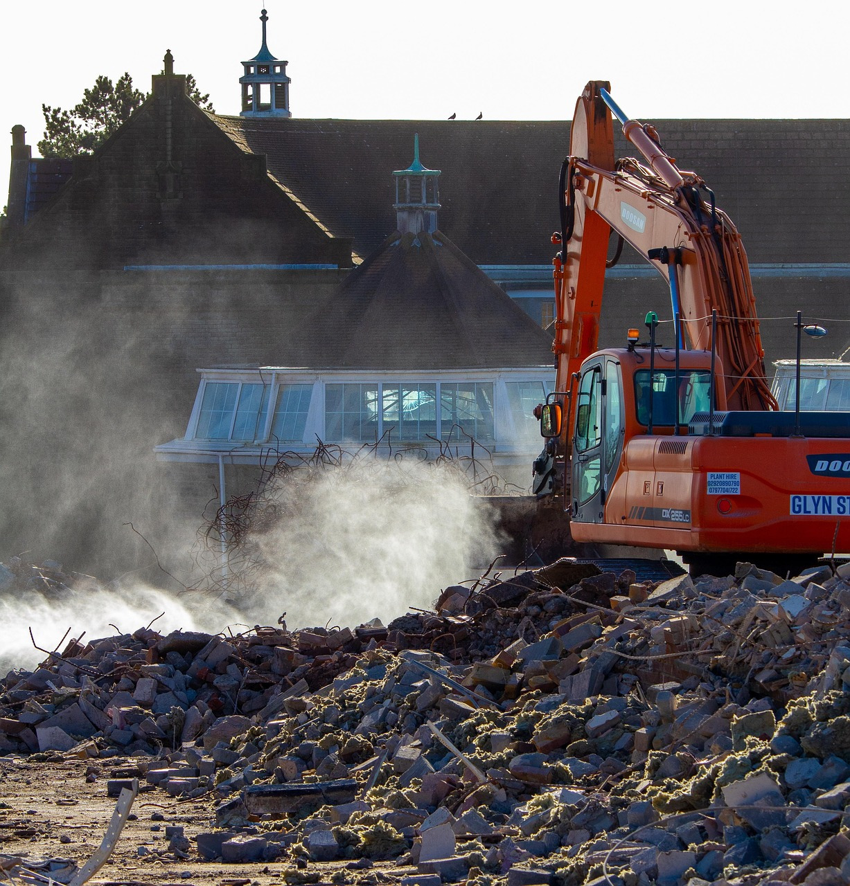 digger-6955738_1280 (1).jpg