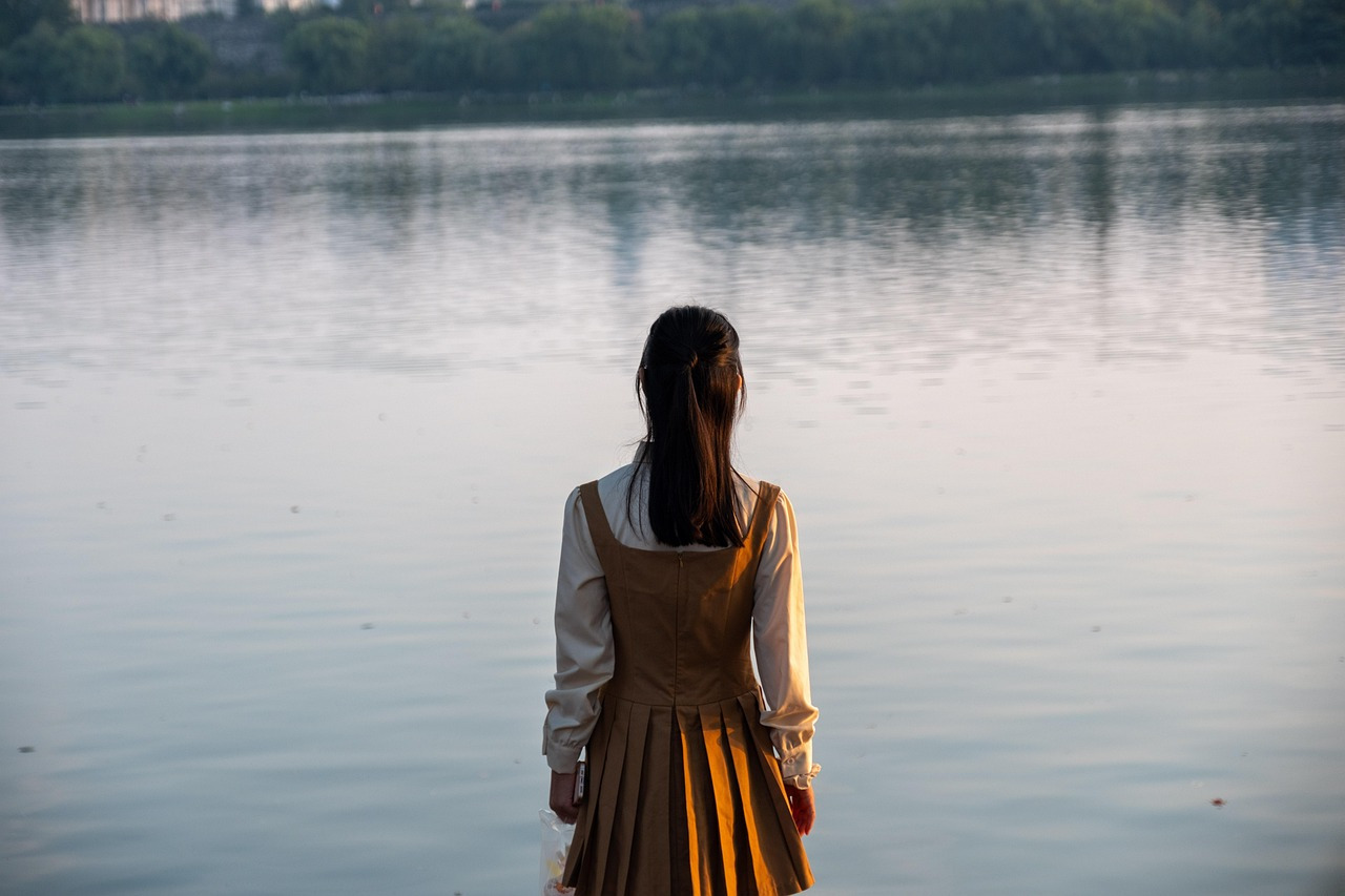 girl-8373900_1280 (1).jpg