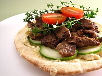 Pita_topped_with_artichoke_hummus_and_lamb.jpg