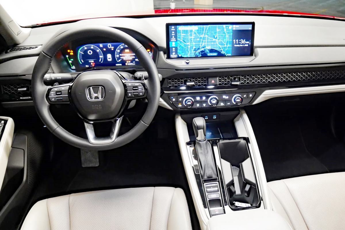 혼다 어코드 하이브리드 인테리어.jpg