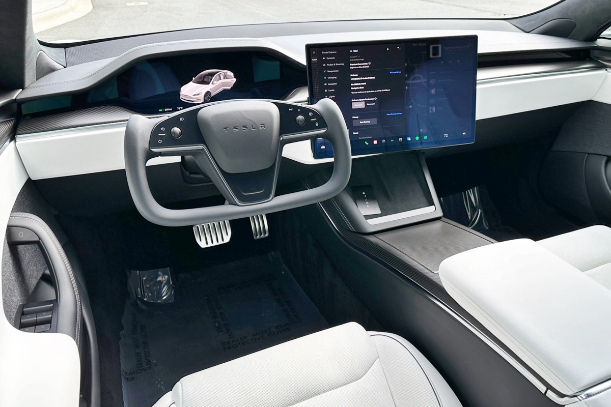 2_테슬라 모델 S 인테리어_'Formula Imports'.jpg