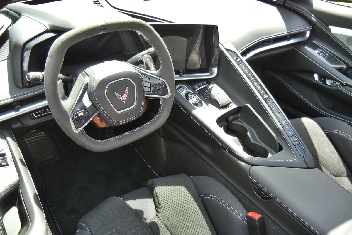 4_쉐보레 콜벳 인테리어_Wikipedia.jpg