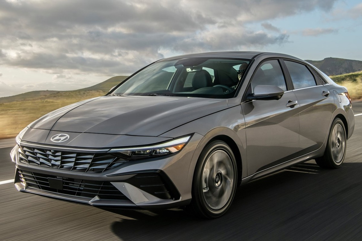 Hyundai-Elantra-2024-1280-dde0a77e5e4d77b69099950e81dd2752c0.jpg