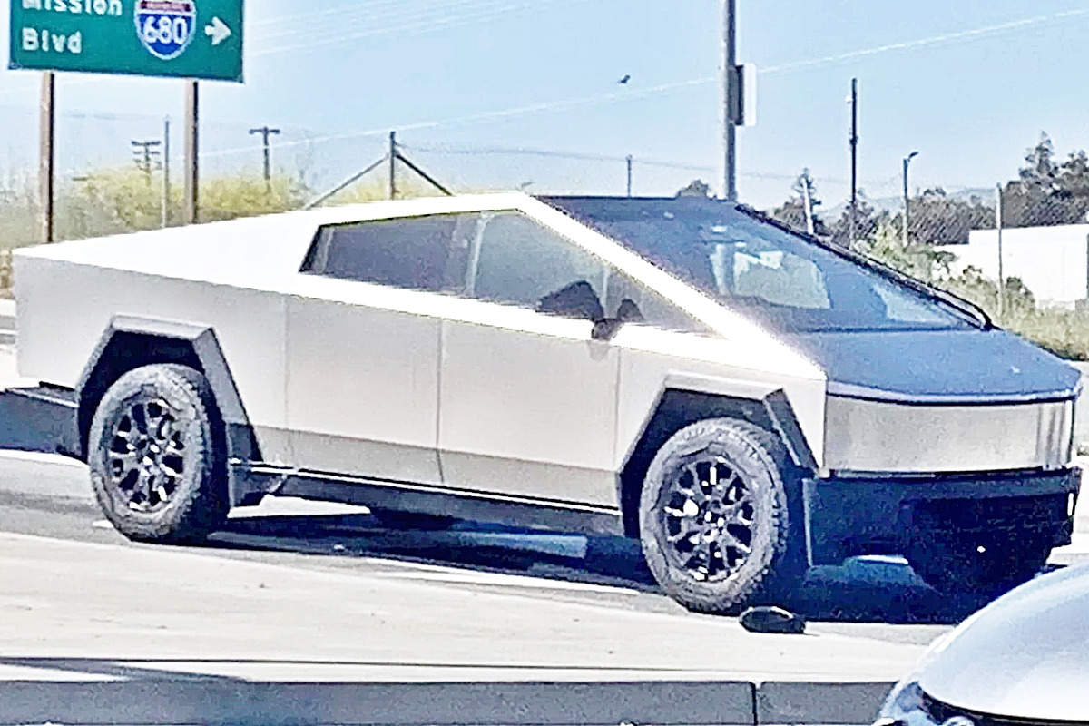 0_테슬라 사이버트럭 최종 양산형_Electrek.jpg