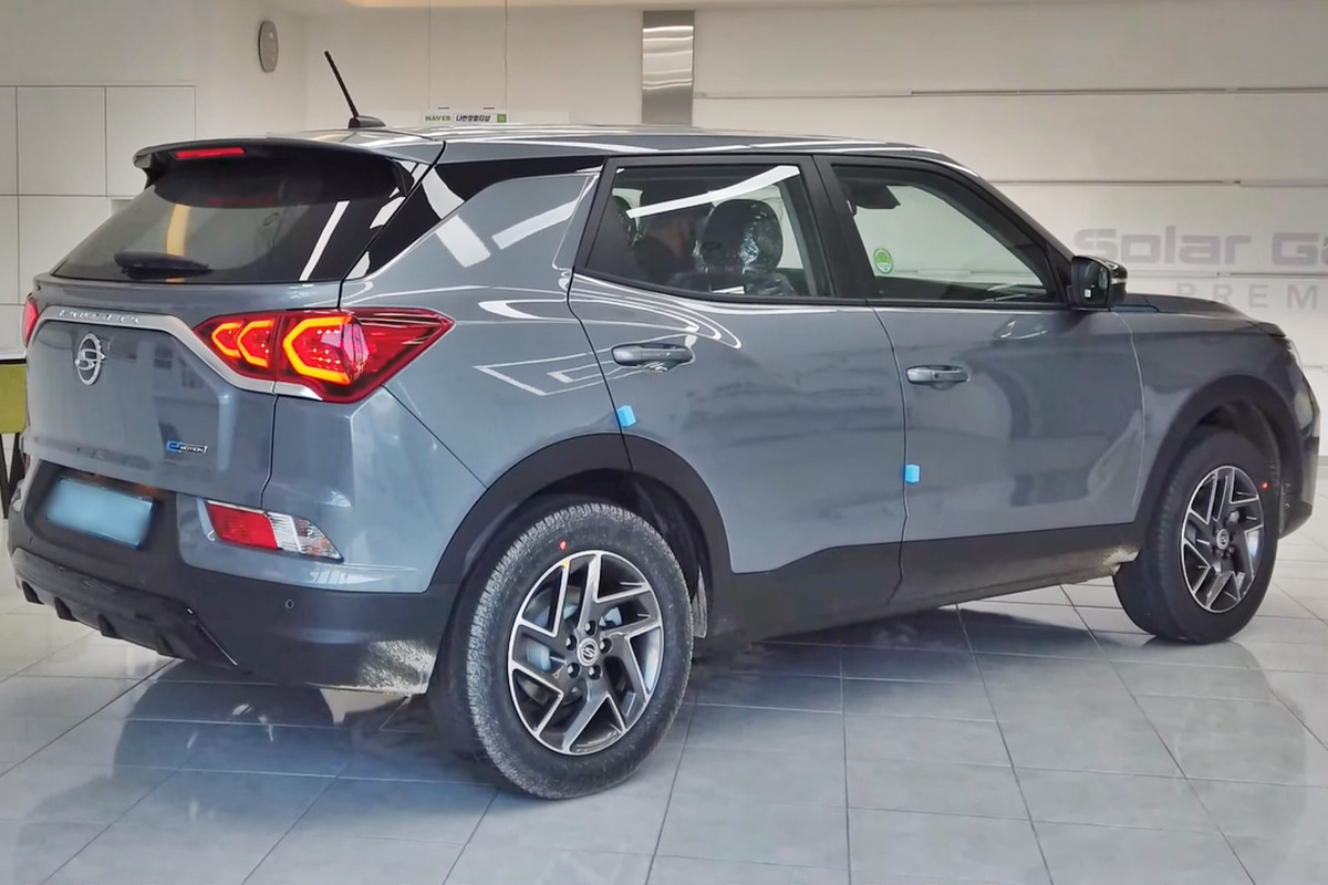 4_코란도 E-모션 후면_YouTube '호기심 많은 어른'.jpg