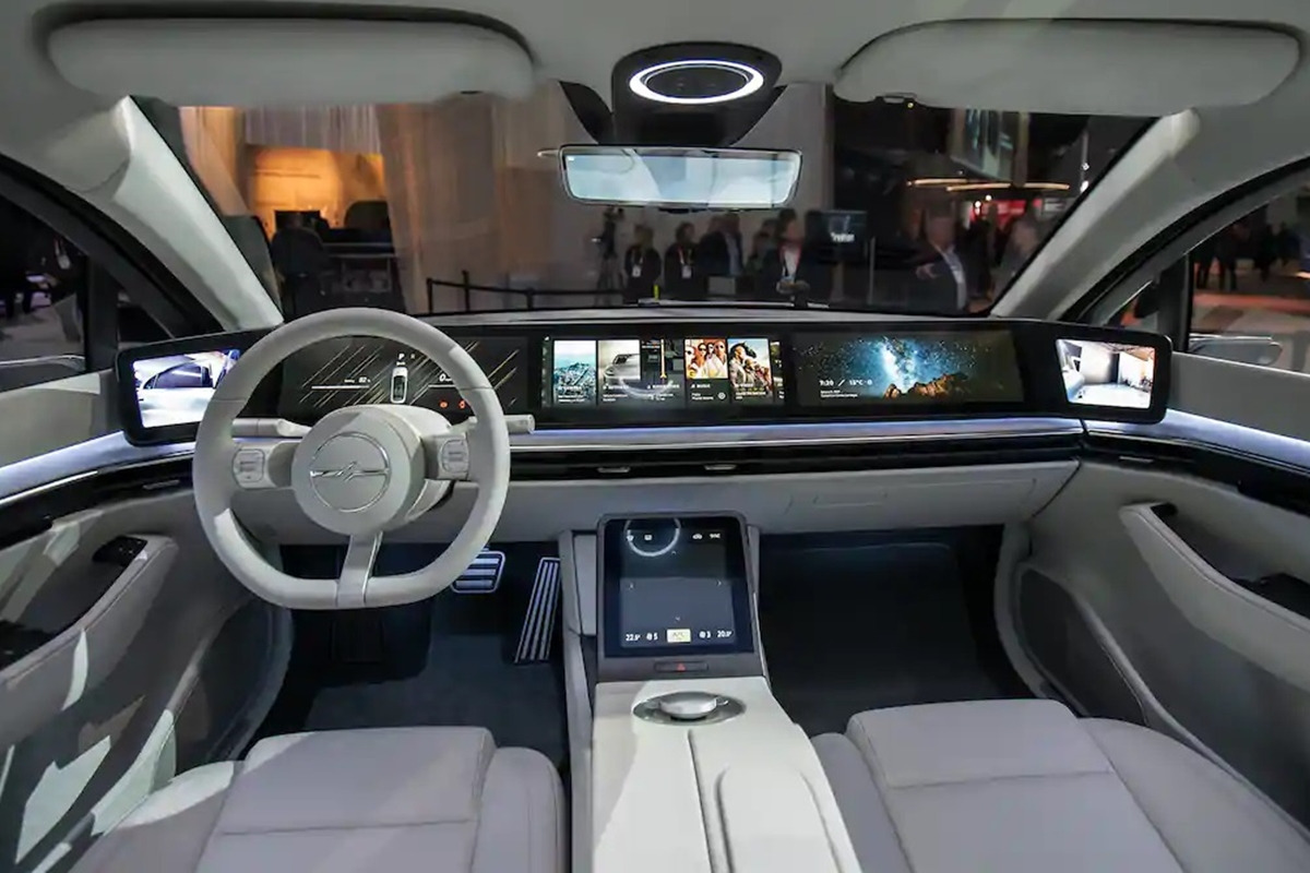 2_소니 비전 S 01 인테리어_techgoondu.jpg