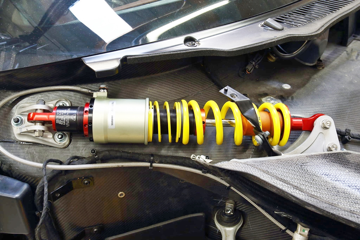 3_포르쉐 카레라 GT 전륜 푸쉬로드 서스펜션_페이스북 'BBI Autosport'.jpg