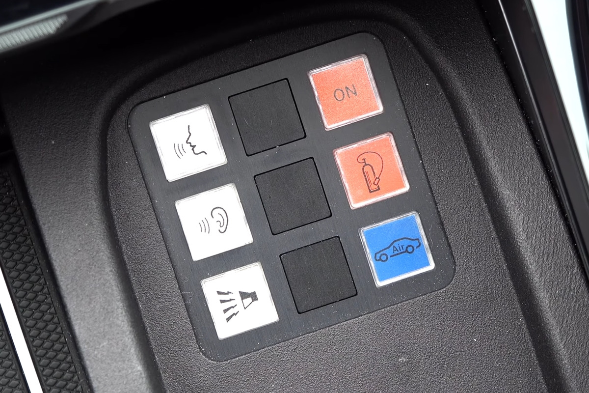 8_메르세데스-벤츠 S680 가드 컨트롤 패널_유튜브 채널 'MercBenzKing'.jpg