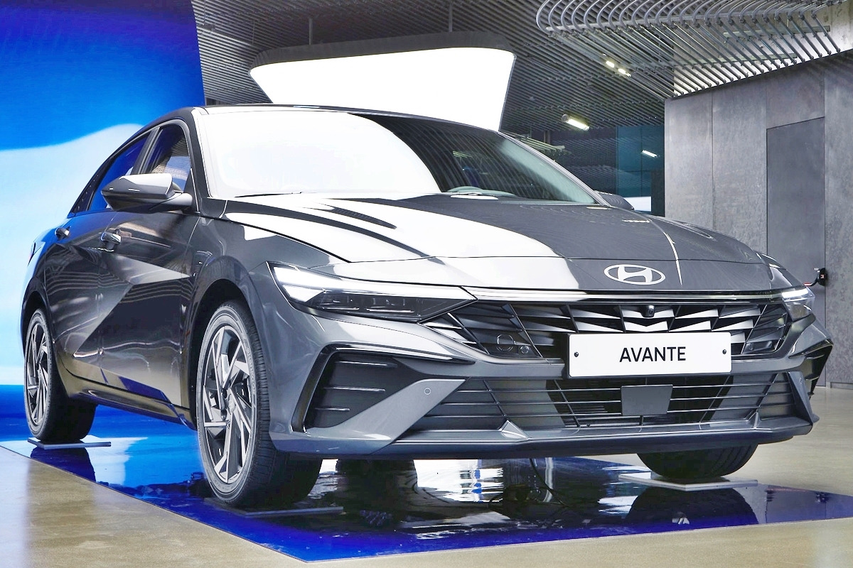 5_현대차 아반떼 하이브리드_'현대차그룹'.jpg