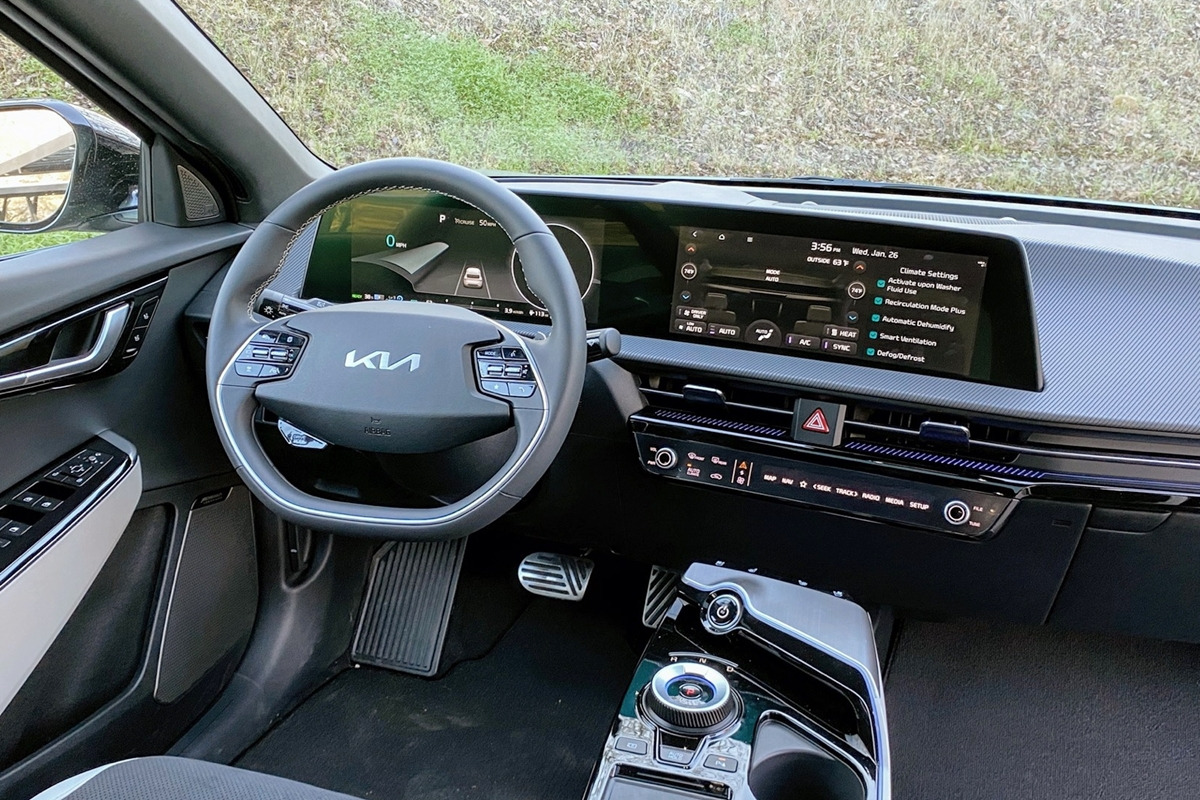 1_기아 EV6 인테리어_'Green Car Reports'.jpg