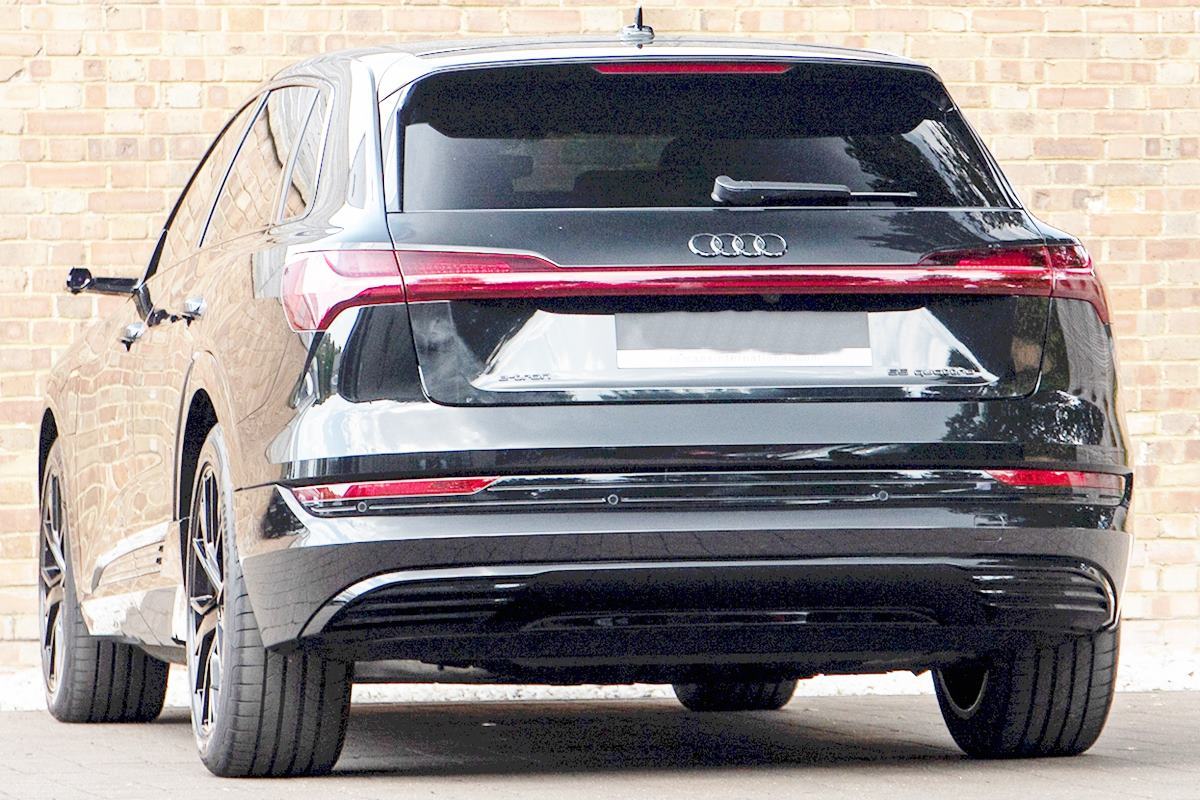 아우디 e-트론 콰트로.jpg