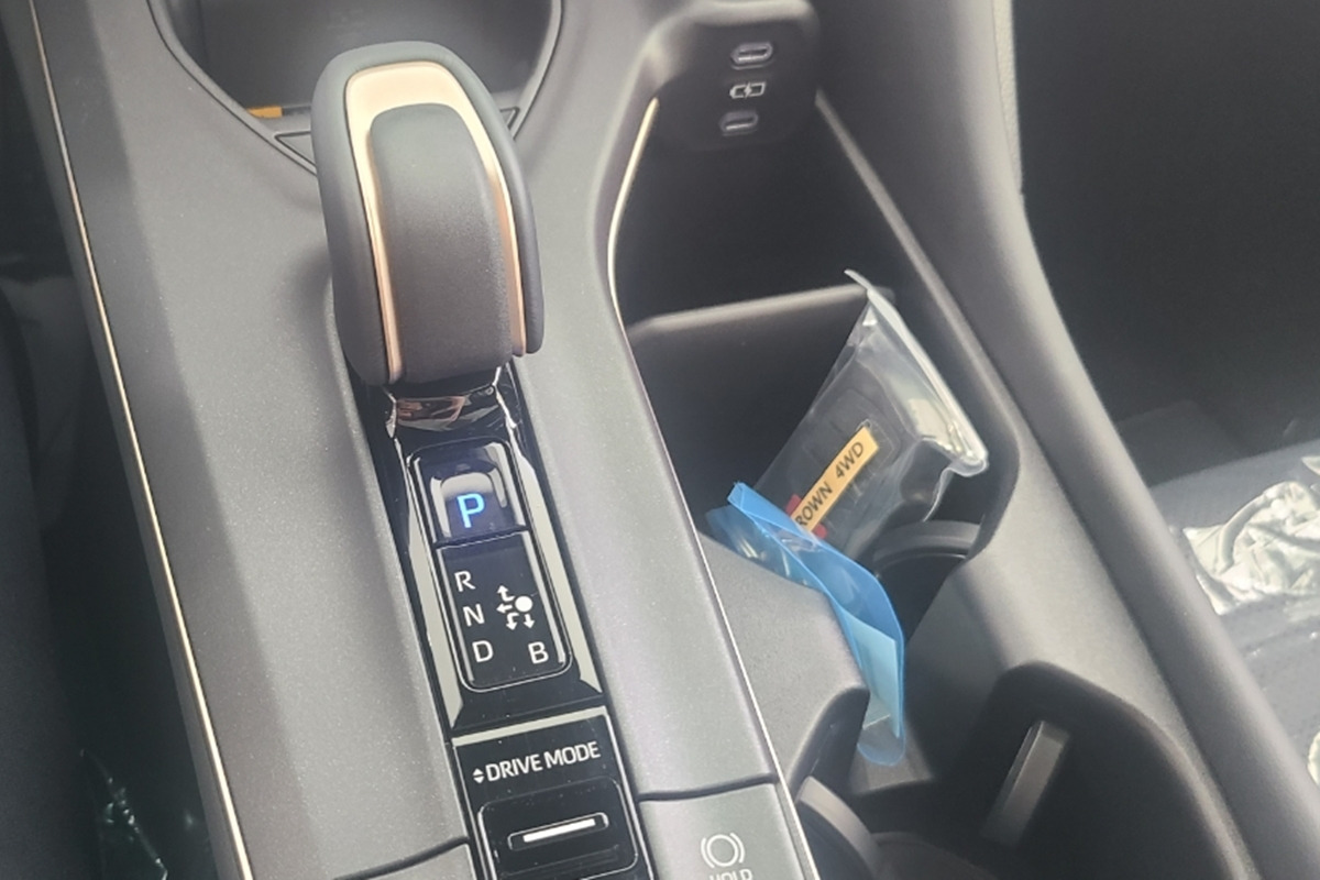 4_토요타 크라운 센터콘솔_네이버 남차카페 '시마무라'님.jpg