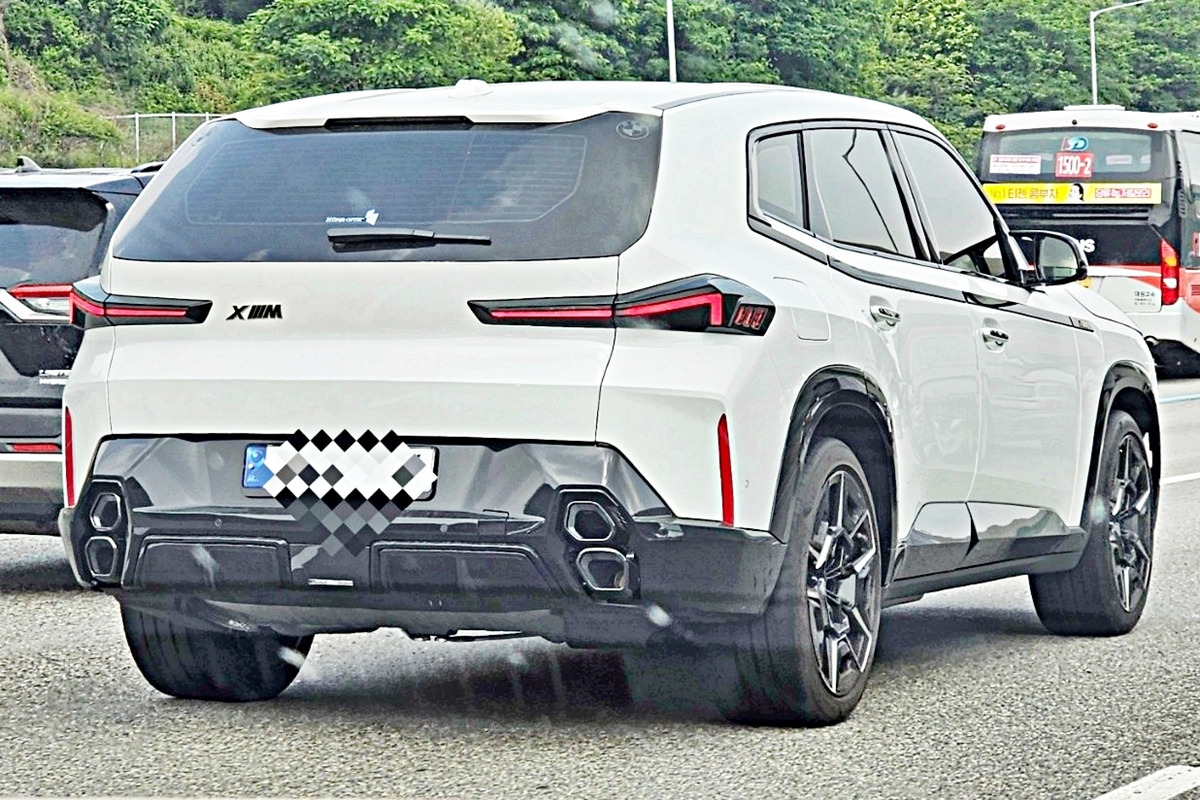 BMW-XM-1.jpg