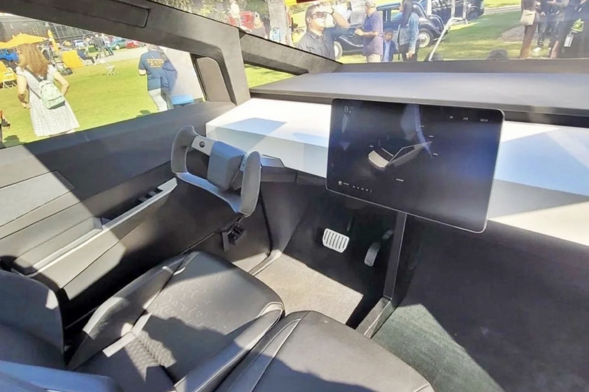 6_사이버트럭 양산형_트위터 'S3XY ASTRO'.jpg