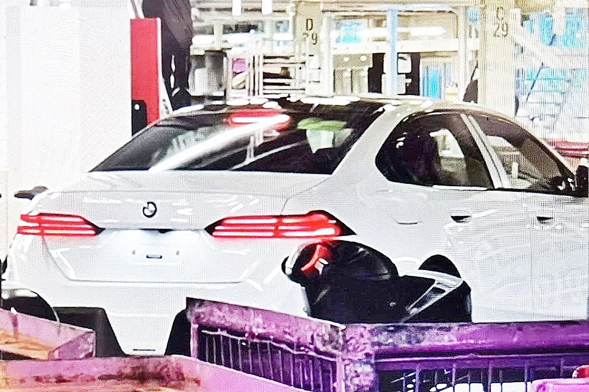 0_BMW G60 5시리즈 유출_Autogaleria.jpg