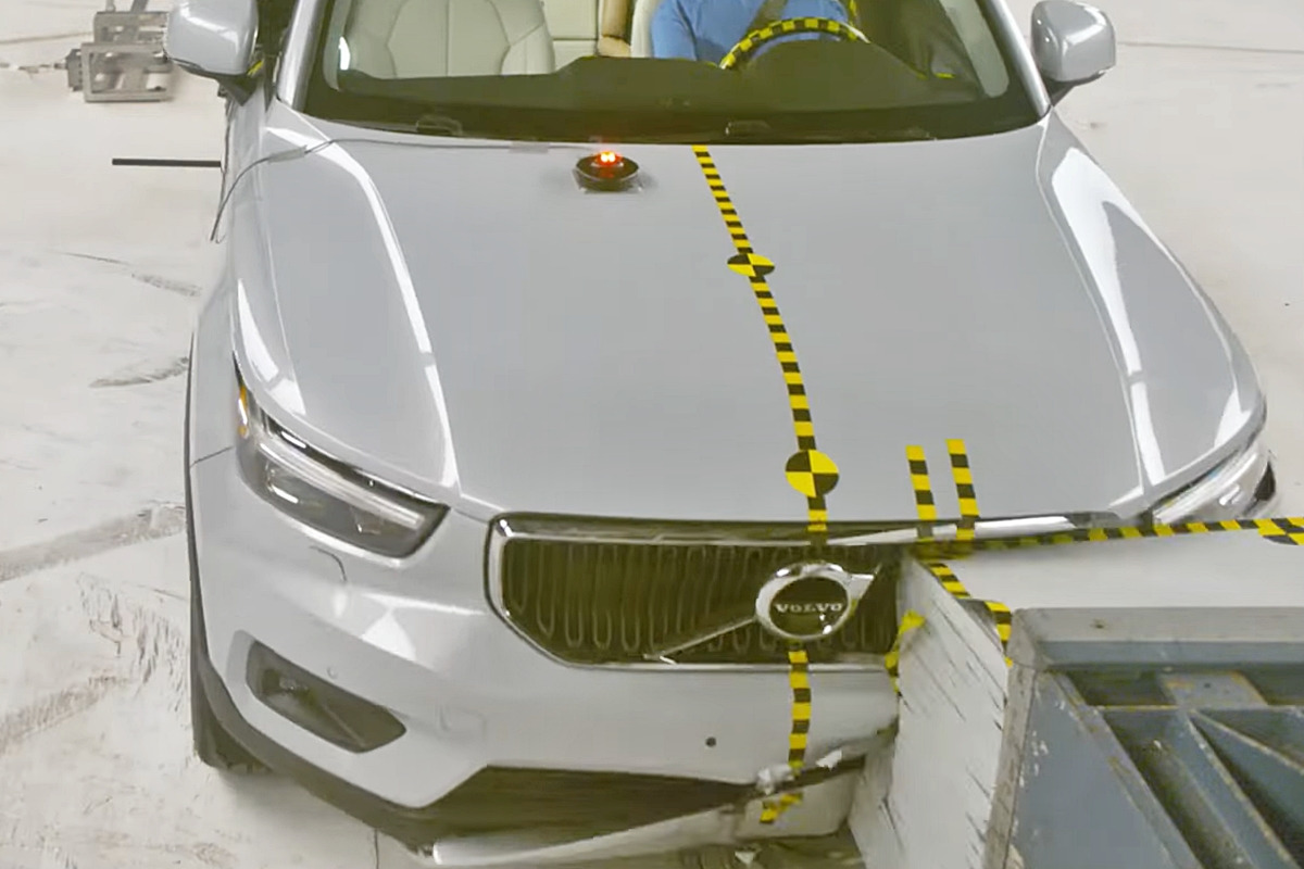 1_40% 오버랩 테스트_유튜브 채널 'IIHS'.jpg