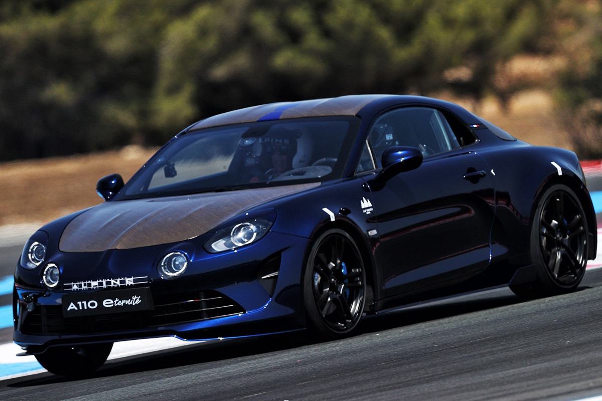 US Sports 주행 중인 A110 E.jpg