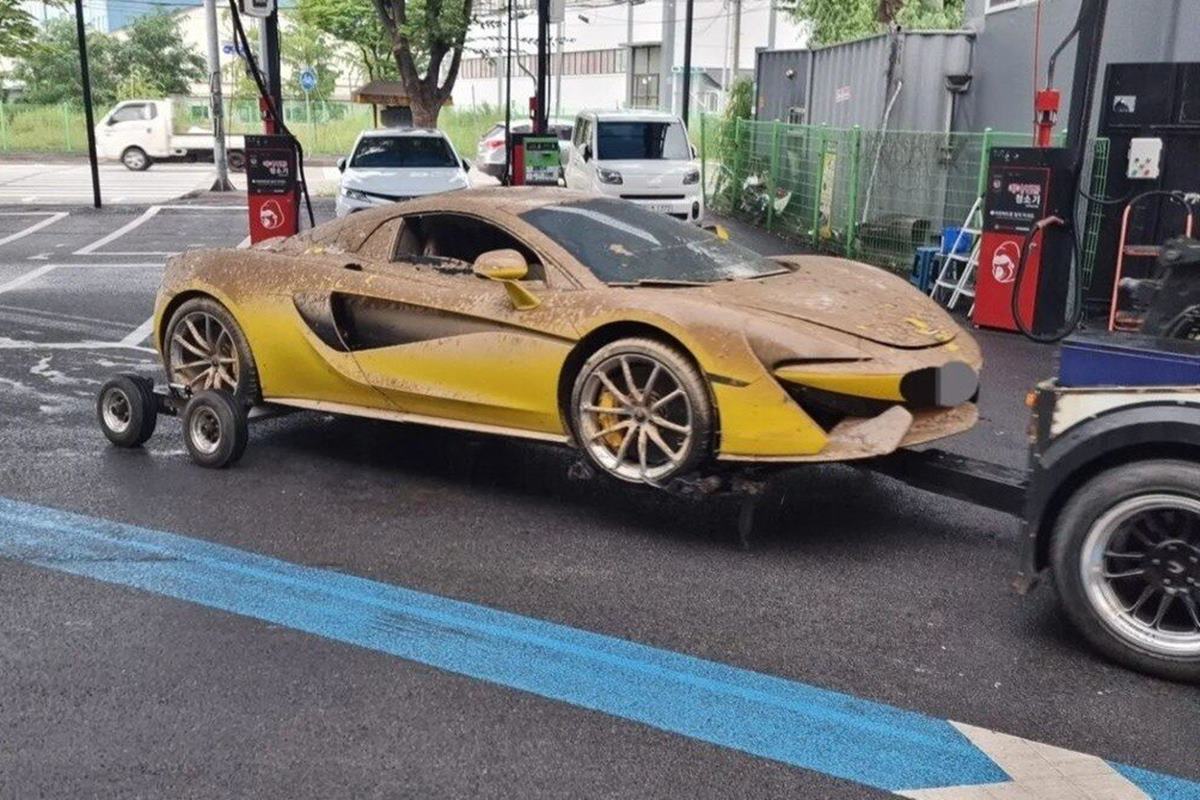 에펨코리아 아벤타도르 한정판 침수.jpg