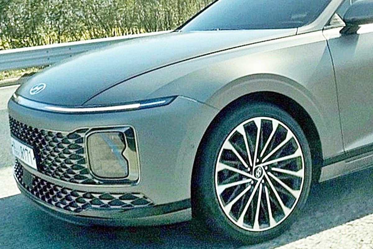 0_신차 오피셜 사진 꼼수.jpg