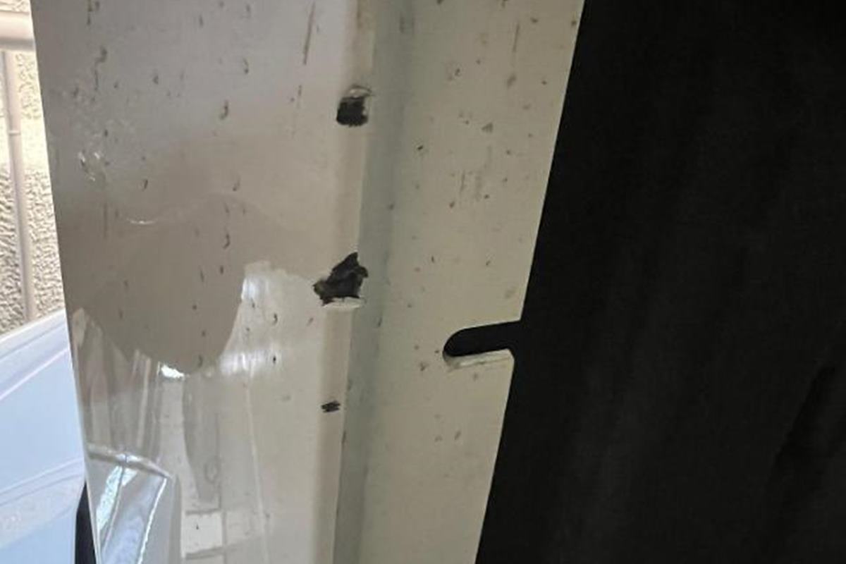 아주경제 조수석 하단 스테프 파손.jpg