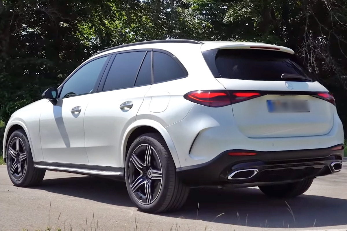 1_메르세데스-벤츠 GLC 풀체인지_유튜브 채널 'Remove Before Race'_2.jpg