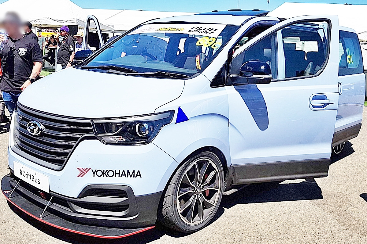 0_현대 iMax N_Wikipedia.jpg