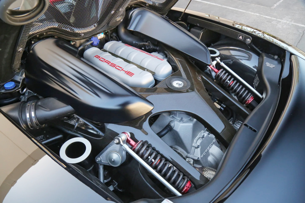 5_포르쉐 카레라 GT 엔진룸_ISSIMI.jpg